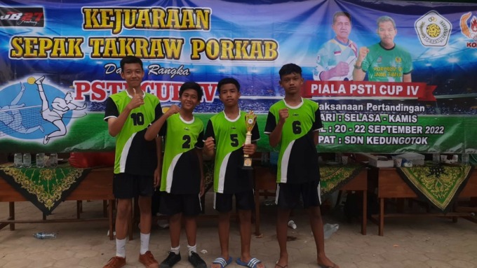 Perwakilan SMPN 2 Tembelang yang menjuarai Kejurkab Sepak Takraw.