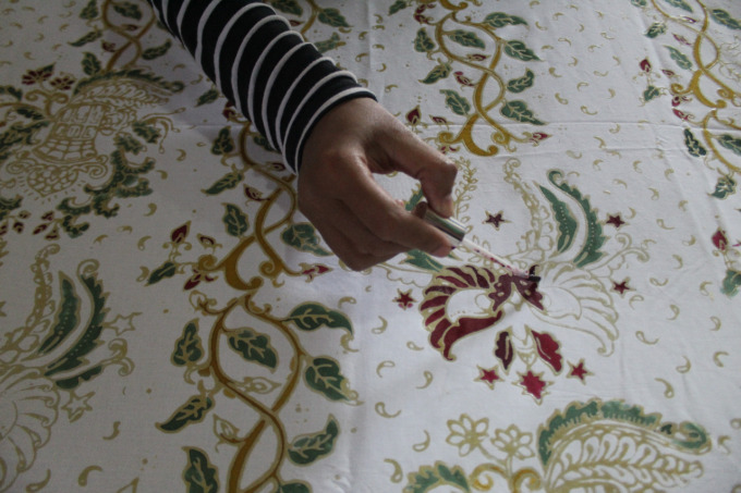 Salah satu motif batik Khas Jombang yang dikembangkan Nunuk di rumah produksinya.