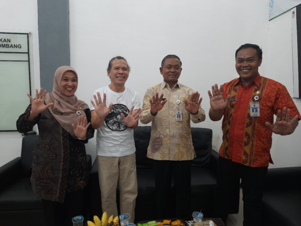 Septian Dwi Cahyo (putih) bersama Kepala dinas P dan K Senen, Kabid Pembinaan SD Endro Wahyudi (orange) dan Kasi Peserta Didik dan Pembangunan Karakter Diah Tri Hekmawati.