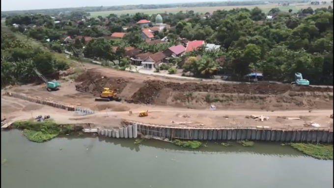 Tanggul sungai brantas di Desa Jatiduwur yang rampung dikerjakan BBWS brantas.