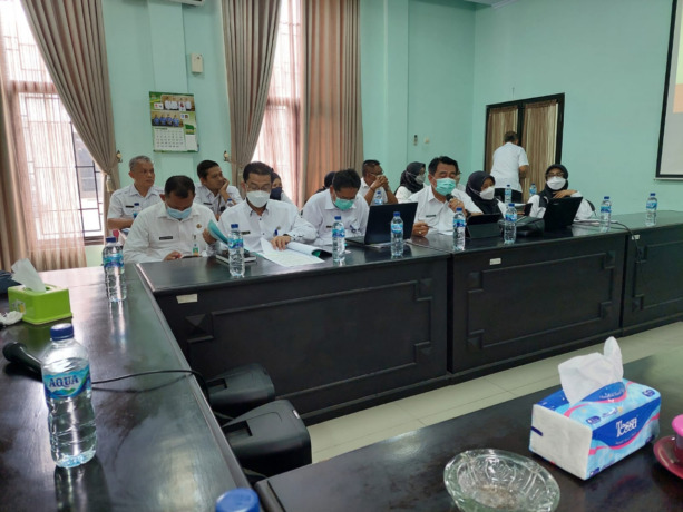 Suasana RDP antara Komisi D dan sejumlah OPD membahas dihentikannya program KJS.