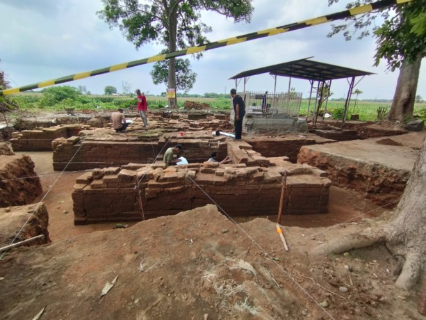 Struktur candi di Situs Mbah Blawu sudah 100 persen terbuka
