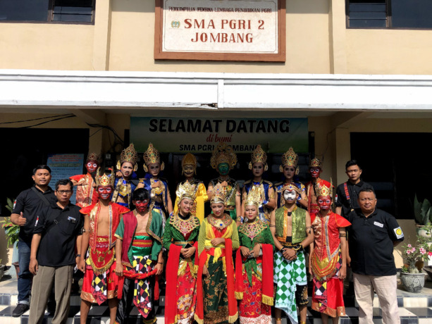 Perwakilan siswa SMA PGRI 2 Jombang yang memerankan sub tema Wayang Topeng Jatiuwur dalam JCC Minggu (30/10) kemarin.