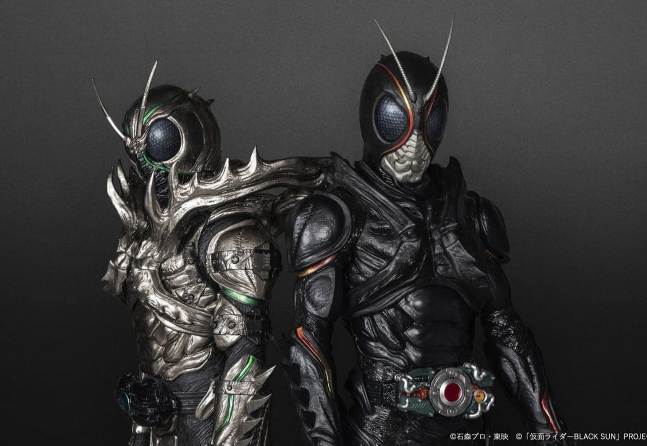 Sosok Kamen Rider Black Sun/Kesatria Baja Hitam dan Kamen Rider Shadow Moon/Bayangan Hitam dalam serial Kamen Rider Black Sun (Istimewa)