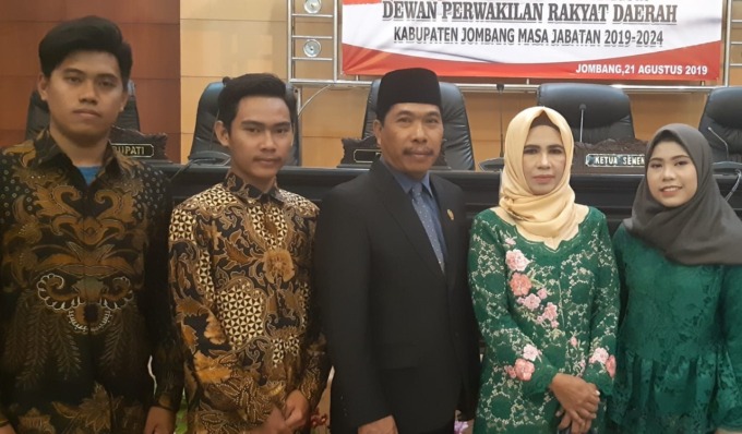 Sunardi, Ketua Komisi B DPRD Jombang bersama keluarga