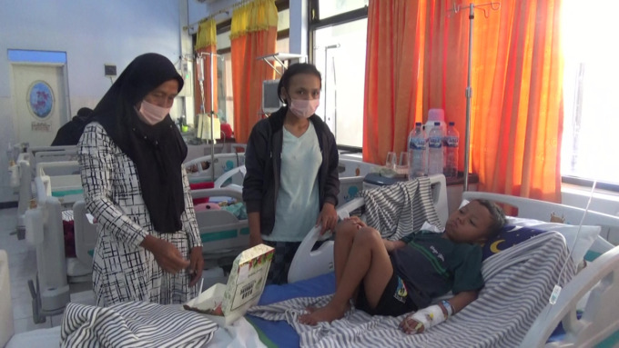 Sejumlah pasien DBD dirawat di RSUD Jombang kemarin (8/11).
