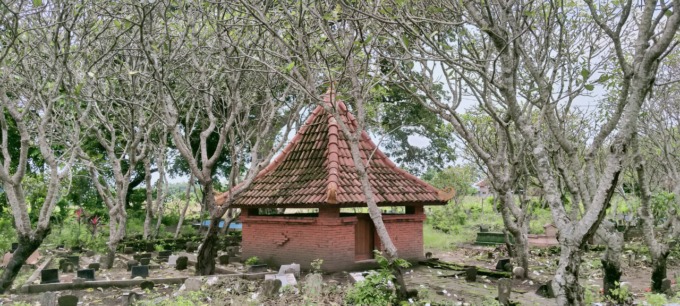 Bangunan yang diyakini sebagai petilasan Syekh SUbakir, di Pemakaman Desa Banjardowo, Kecamatan Jombang
