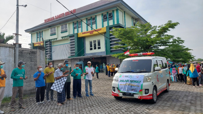 Pemberangkatan jalan sehat yang jadi rangkaian peringatan Milad RSI Jombang