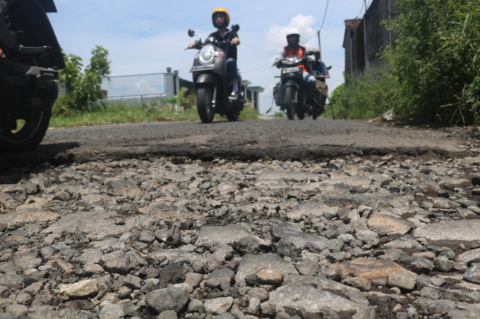 Jala kabupaten di Desa Dapurkejambon ini kembali rusak setelah sempat diperbaiki tahun 2019 lalu.