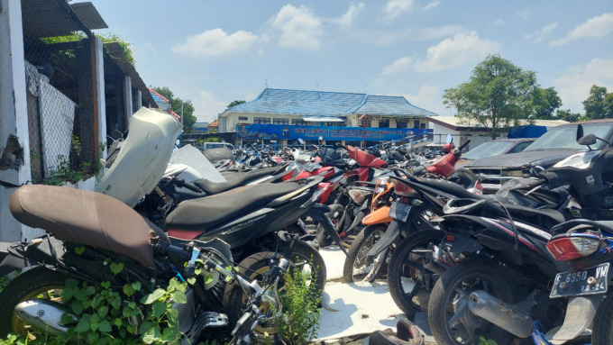 Lokasi bekas kendaraan kecelakaan di belakang Mako Satlantas Polres Jombang