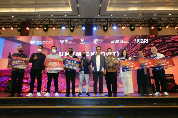 Direksi BRI saat mpenutupan gelaran UMKM EXPO(RT) BRILIANPRENUER 2022