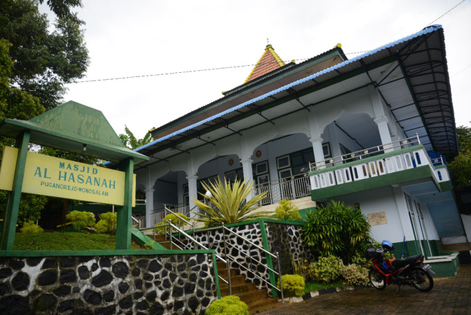 Masjid Al Hasanah, di Dusun Pucangrejo Desa Wonosalam, Kecamatan Wonosalam memiliki gaya bangunan klasik dengan atap tumpang.