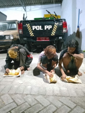 Tiga Anjal saat diamankan di Mako Satpol PP Jombang