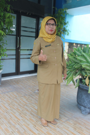 Hariyati SPd, Guru Seni Budaya SMAN 3 Jombang