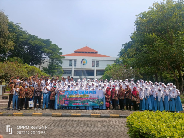 SIswa dan Guru SMAN Bandarkedungmulyo