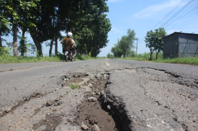 Kerusakan jalan kabupaten ruas Talunkidul-Carangrejo