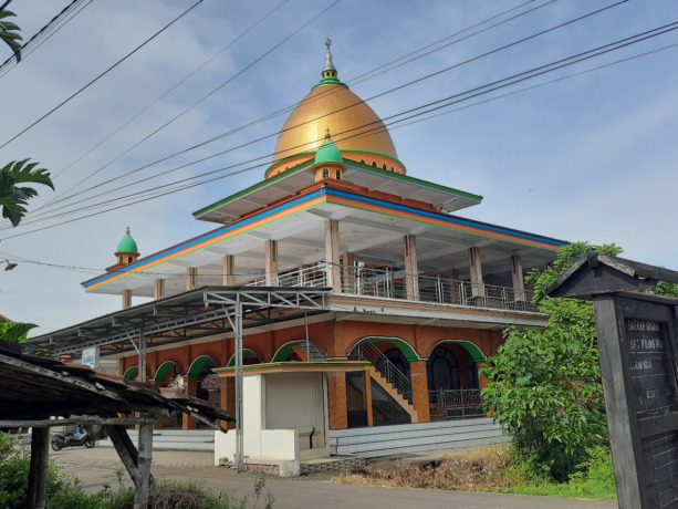 Masjid Hidayatullah di Dusun Kedungsari, Desa Balongsari, yang lebih dikenal sebagai masjid Ponari