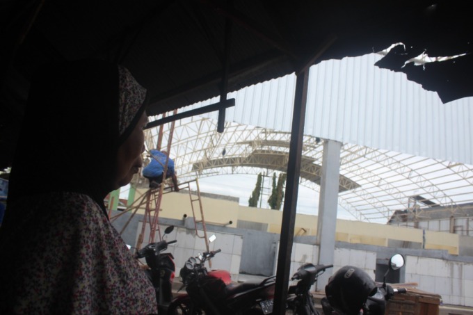Pedagang yang terdampak pembangunan proyek pasar pon yang tak kunjung selesai