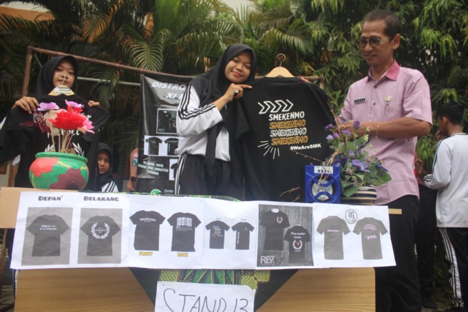 Kegiatan Jumat WIrausaha yang digelar di SMKN Mojoagung (27/1)