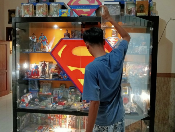 Koleksi actio figure yang tersimpan di rumah Ahmad Athoillah.