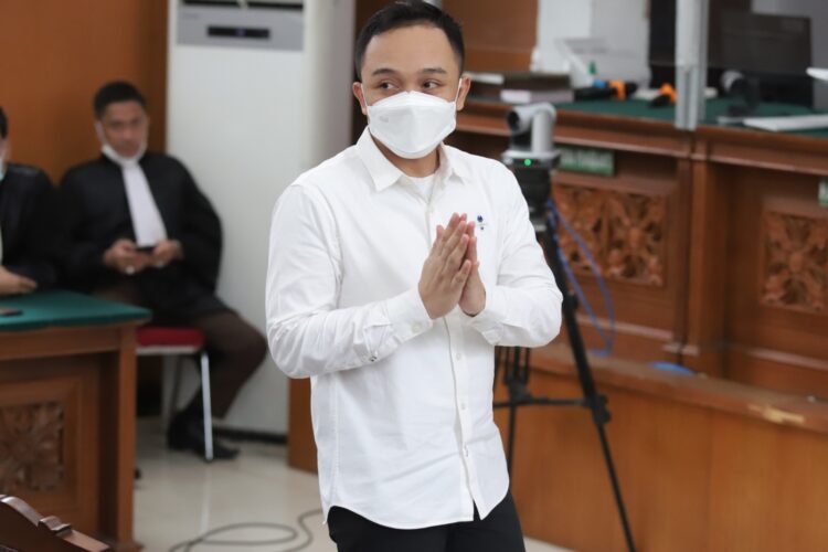Terdakwa perkara pembunuhan Nofriansyah Yosua Hutabarat, Ricky Rizal Wibowo menjalani persidangan pembacaan vonis di Pengadilan Negeri Jakarta Selatab, Selasa (14/2/2022). (Dery Ridwansah/ JawaPos.com)