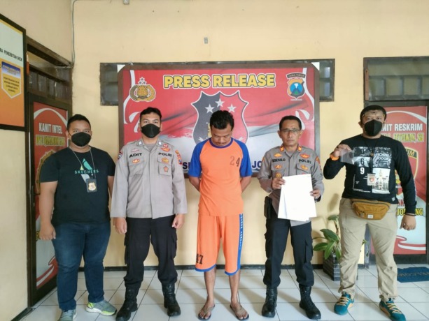 Desangga saat diamankan di Mapolsek Jombang Kota