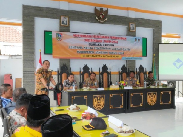 Wakil Bupati Jombang Sumrambah saat memberikan pengarahan kegiatan musrenbang di Kecamatan Wonosalam, Selasa (7/2) pagi.