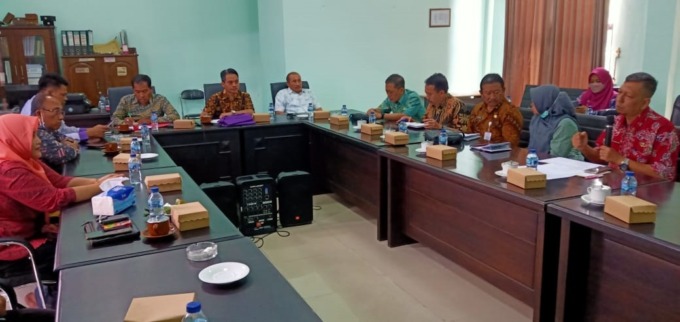 Komisi B saat menggelar RDP bersama Disdagrin Jombang