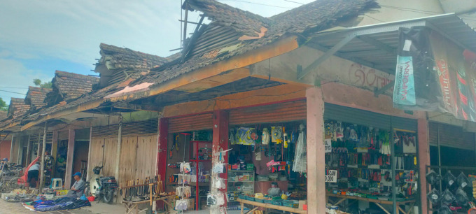 Kondisi pasar Mojotrisno di kecamatan Mojoagung Jombang yang nyaris ambruk