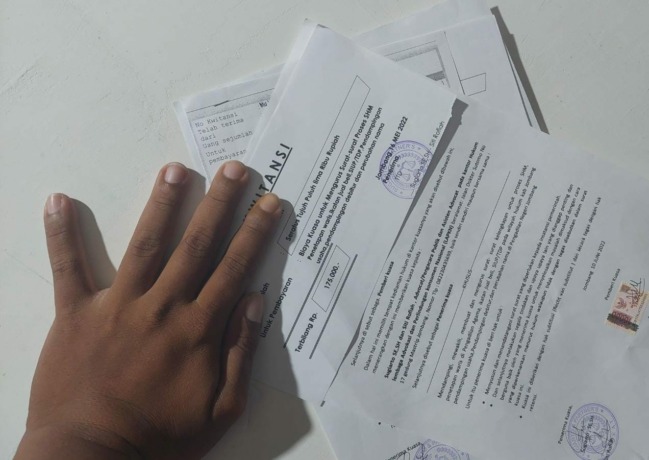 Salah satu bukti kuitansi pendampingan yang harus dibayar warga selain biaya PTSL Rp 150 ribu