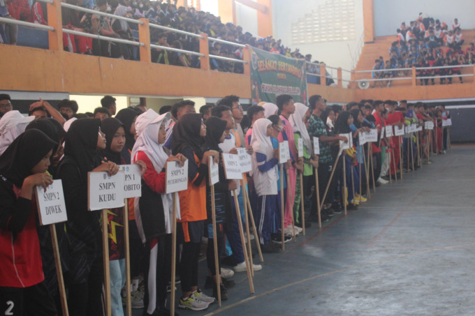 Para peserta Popkab Jombang 2023 saat pembukaan kegiatan ini di GOR Merdeka Jombang (4/3)