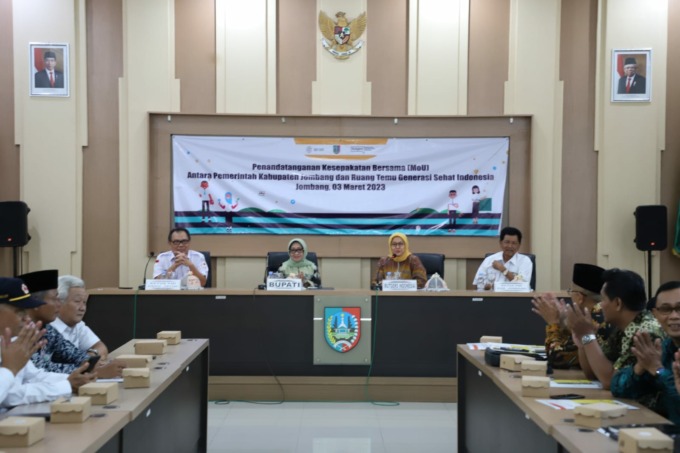 Bupati Jombang dan Rutgers saat melakukan pembahasan dan diskusi di ruang Swagata Pendopo Kabupaten Jombang