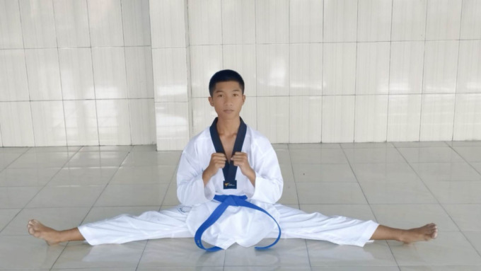 Daffa Andhika Naufallah saat latihan di rumahnya Desa Candimulyo Kecamatan Jombang, kemarin (24/4).