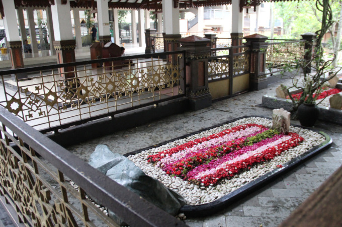 Makam Gus Dur di kompleks Ponpes Tebuireng sepi tak ada pengunjung kemarin (26/3).