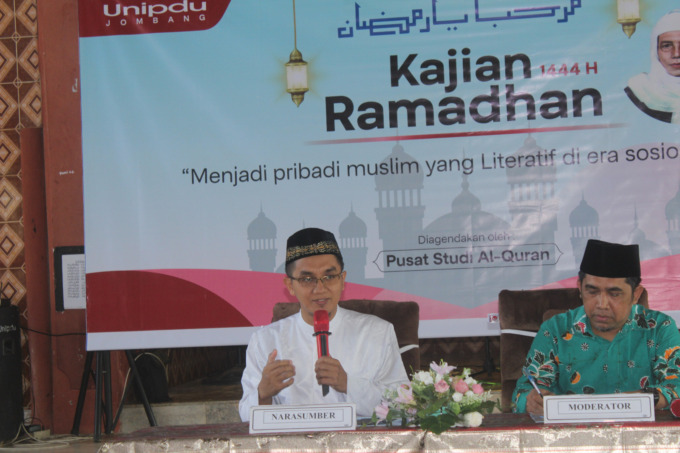 Katib Syuriyah PBNU, Dr KH Afifuddin Dimyati Alhafid, saat menyampaikan materi pada kajian Ramadan di Islamic Center Unipdu, Rabu (29/3).
