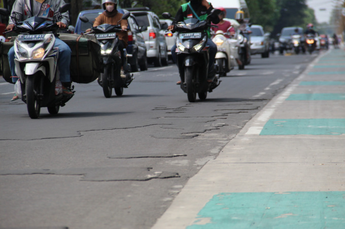 Kondisi aspal jalan protokol terlihat makin merata, kemarin.