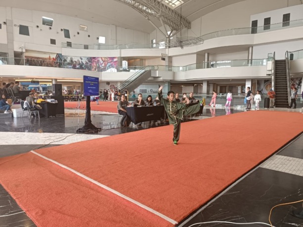 Ershadtria Diandra Aradea Kusuma saat tampil di depan juri pada SLC Cup 2023 di Lenmarc Mall, Surabaya, Minggu (12/3).