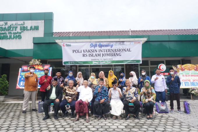 Prosesi launching poli vaksinasi International di RSI Jombang