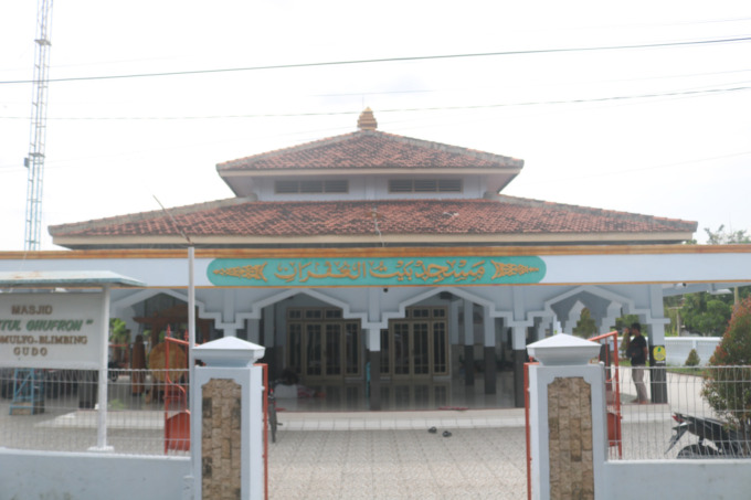 Masjid Baitul Ghufron di Dusun Sukomulyo, Desa Blimbing, Kecamatan gudo ini saksi perjuangan warga merobohkan praktik prostitusi.