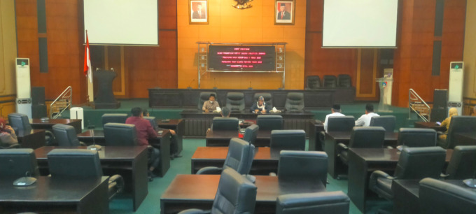 Komisi B Jombang saat megundang Dinsos, Baznas dan Bappeda untuk membahas raperda jaminan sosial dan perlindungan kemiskinan.