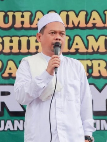 KH Nurhadi (Mbah Bolong), Pengasuh Ponpes Falahul Muhibbin Watugaluh Diwek