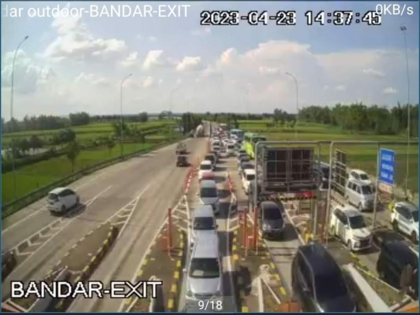 Kondisi kepadata di getbang tol Bandarkedungmulyo yang mnyebabkan dilakukannya penutupan gerbang sementara.