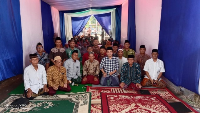HM Syarif Hidayatullah ST MMT (Gus Sentot) saat menghadiri halalbihalal Ikappdar Jombang di Desa Brudu, Kecamatan Sumobito, Sabtu (29/4).