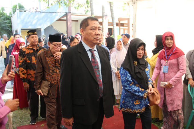 Wisuda purnawiyata siswa SMKN 1 Jombang dibuka dengan iring-iringan cucuk lampah dan tari galuh pambuko, Rabu (17/5).