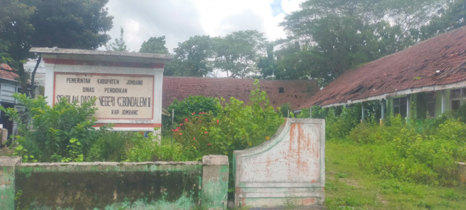 Kondisi bangunan bekas gedung SDN Kebondalem 2 Kecamatan Bareng yang sudah lama tak terpakai.