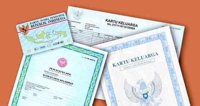 ilustrasi KK dan dokumen kependudukan