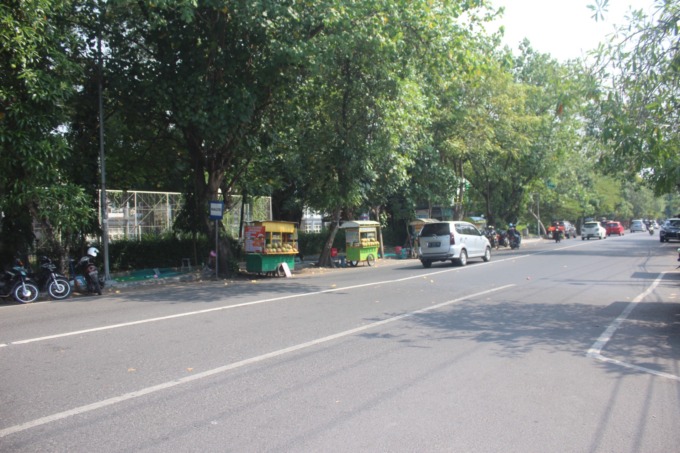 PKL di depan kampus Undar ini bakal terdampak proyek perbaikan drainase dan trotoar, merekapun bakal dipindahkan ke lokasi lain