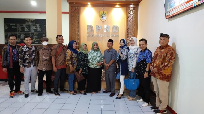 Komisi D DPRD Jombang berkunjung ke DPRD Kabupaten Sragen. Tema yang dibahas terkait pelaksanaan kurikulum merdeka.