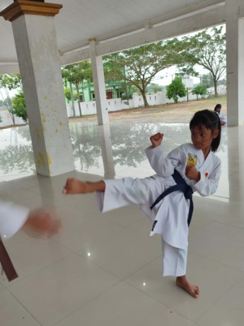 Damara Bhanurasmi Gantari Mahika saat berlatih di Bandarkedungmulyo, Rabu (7/6).