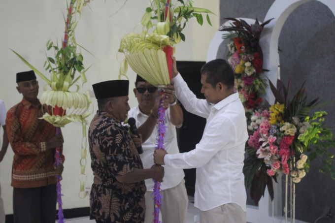 Prosesi penyerahan tebu manten ini jadi salah satu penanda buka giling di PG Djombang Baru